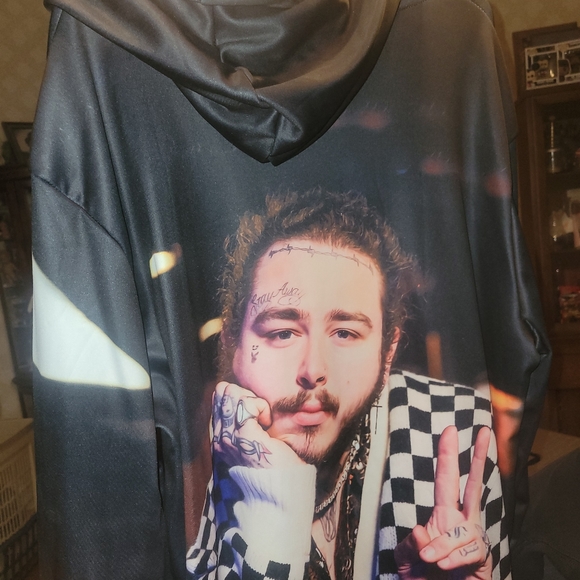 Sweatshirt - Picture 2 of 3